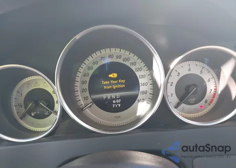 2013 Mercedes-Benz C 300 Sport 4Matic z USA, uszkodzony, nr VIN WDDGF8AB4DR270996